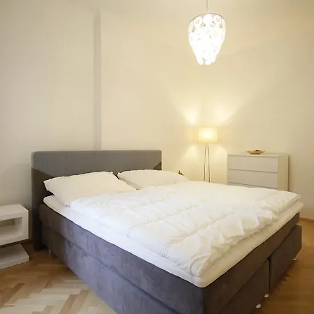 Deluxe Narodni Obrany 13