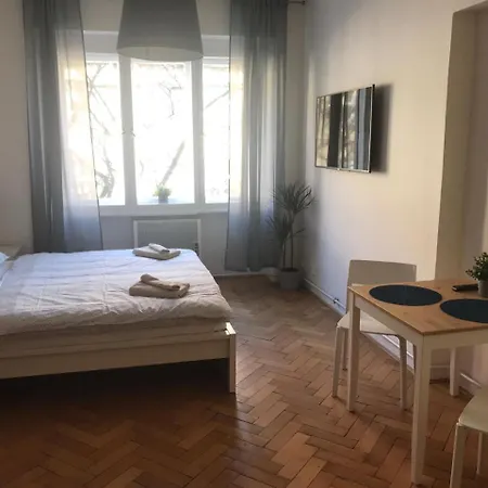 Deluxe Narodni Obrany 13 Apartment Prague
