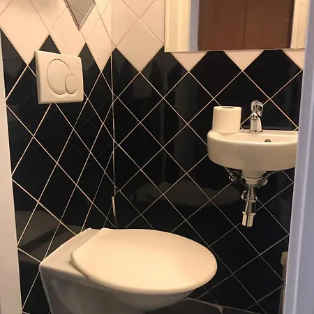 Deluxe Narodni Obrany 13 Prague